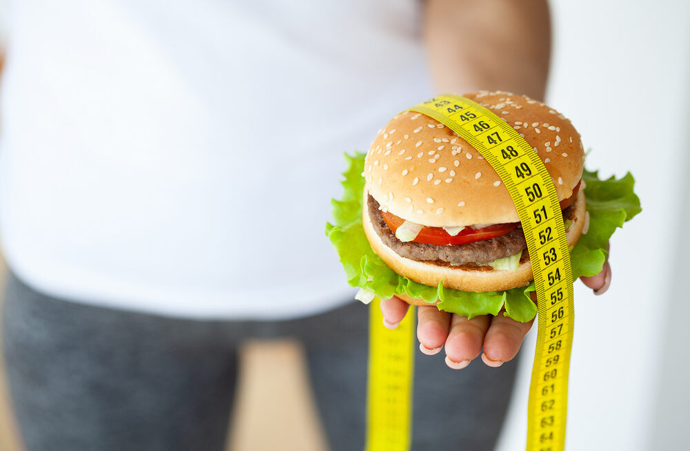 Manger du hamburger sans gagner du poids : conseils et astuces